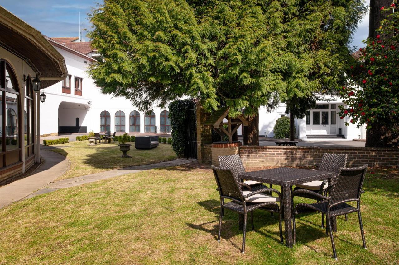 Copthorne Effingham Gatwick Hotel Ngoại thất bức ảnh